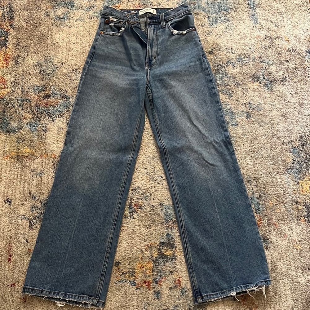 Abercrombie & Fitch The Crop Wide Leg Ultra High Rise Jean - size 25/0 Regular